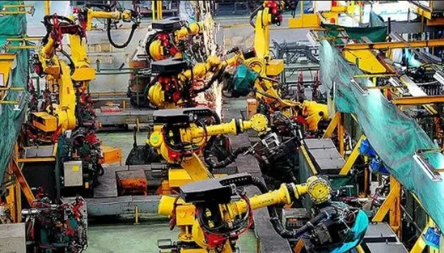 Economic Watch: Ķīnas rūpniecības uzņēmumi janvārī-jūlijā saglabā stabilu peļ...