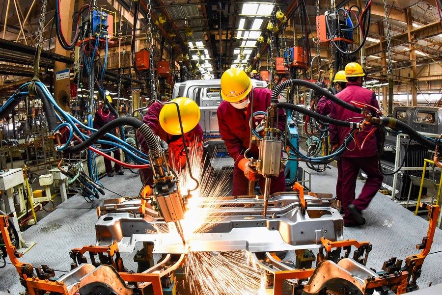 Ķīnas ražošanas PMI slīd uz 50.1 augustā