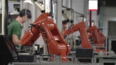 Rūpnieciskie roboti ļauj stiprinājumiem un citiem uzņēmumiem samazināt izmaks...