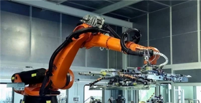 Globālais ražošanas PMI augustā pieauga divus mēnešus pēc kārtas līdz 48,3%